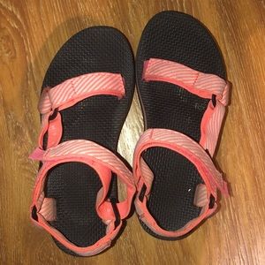 Flat form Tevas